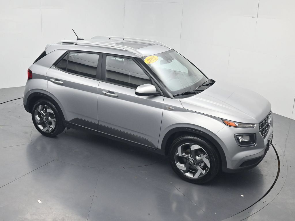 Used 2025 Hyundai Venue SEL FWD image 37