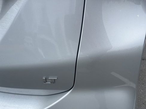 Used 2018 Chevrolet Equinox LT w/ Sun & Infotainment Package image 12