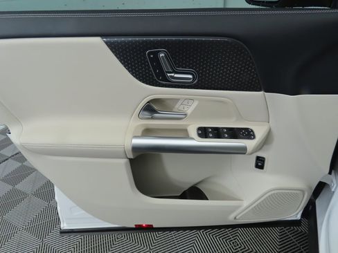 Certified 2025 Mercedes-Benz GLA 250 image 24