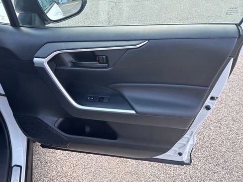 Used 2023 Toyota RAV4 LE image 31