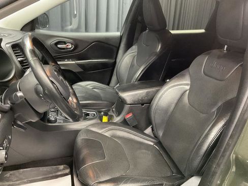 Used 2020 Jeep Cherokee Limited image 13