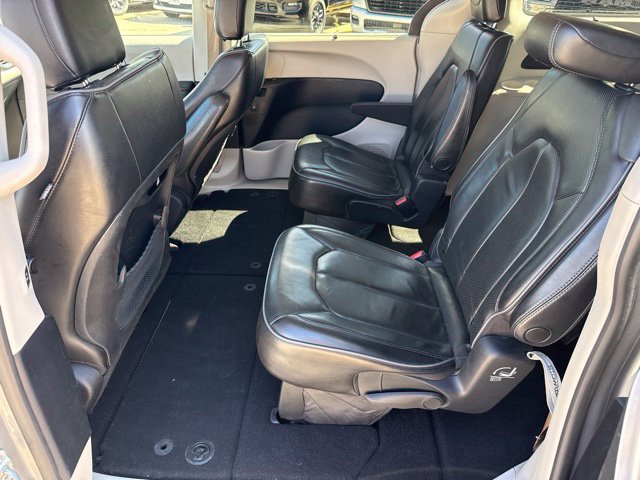Used 2020 Chrysler Pacifica Limited FWD image 17