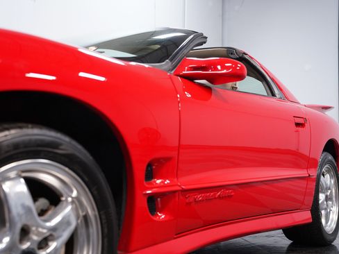Used 2001 Pontiac Firebird Formula w/ Protection Group RWD image 18