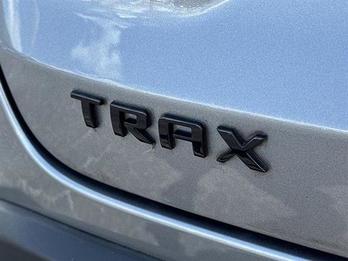 Used 2025 Chevrolet Trax LT w/ Driver Confidence Package FWD image 14