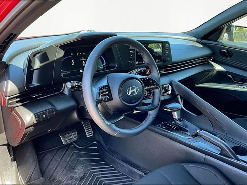 Used 2025 Hyundai Elantra Sport image 14