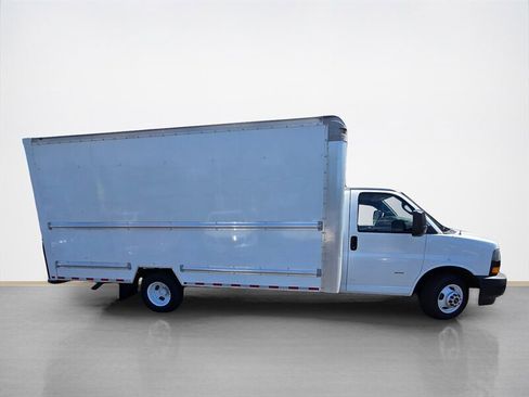 Used 2018 GMC Savana 3500 Extended w/ Driver Convenience Package image 2