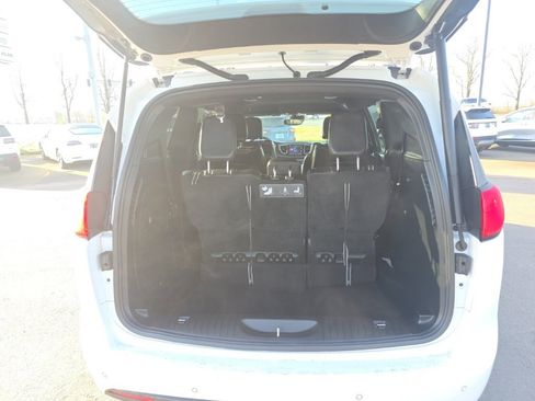 Certified 2020 Chrysler Pacifica Limited image 12