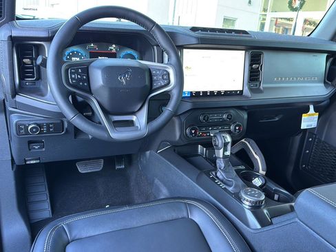 New 2025 Ford Bronco Badlands image 23