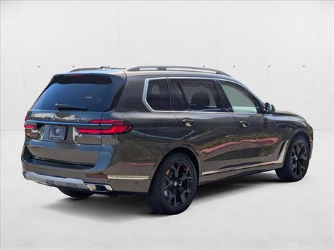 Used 2026 BMW X7 xDrive40i AWD/4WD image 2