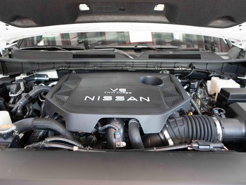 Used 2026 Nissan Armada PRO-4X AWD/4WD image 32