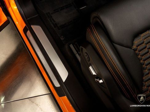 Used 2022 Lamborghini Urus image 25