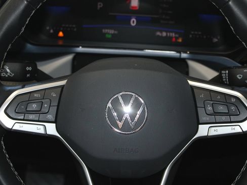 Used 2024 Volkswagen Taos SE w/ Panoramic Sunroof Package AWD/4WD image 14