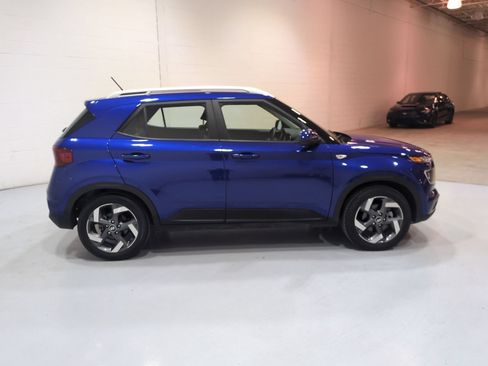 Certified 2023 Hyundai Venue Limited w/ Cargo Package FWD image 2
