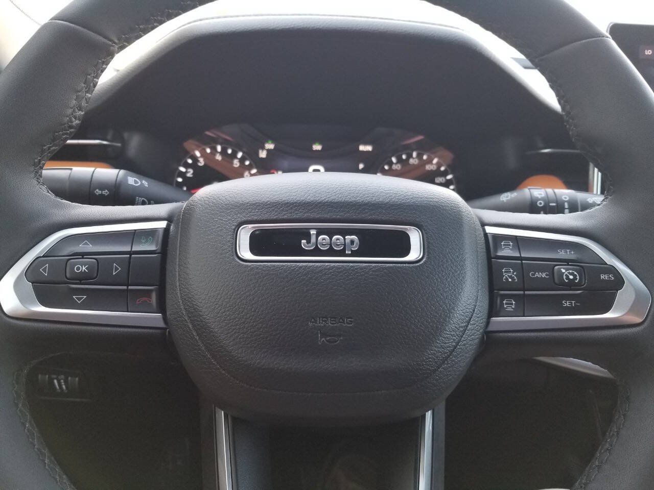 Certified 2025 Jeep Compass Limited w/ Mopar Graphics Package AWD/4WD image 25