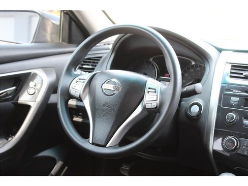 Used 2014 Nissan Altima 2.5 S w/ Sport Value Package FWD image 16