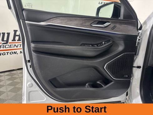 Used 2023 Jeep Grand Cherokee L Overland AWD/4WD image 10