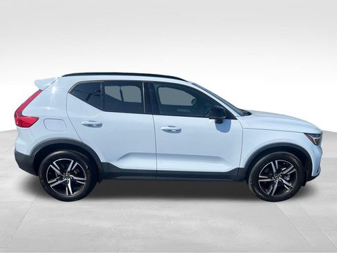 Used 2024 Volvo XC40 B5 Core AWD/4WD image 6