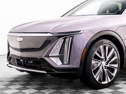 Certified 2025 Cadillac Lyriq Luxury w/ LPO, Floor Liner Package AWD/4WD image 43