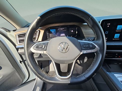 Used 2025 Volkswagen Atlas SE FWD image 22