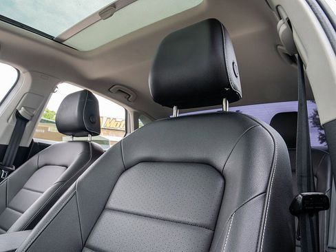 Used 2023 Volkswagen Jetta SE FWD image 24