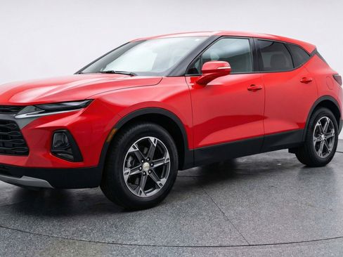 Used 2025 Chevrolet Blazer LT image 3