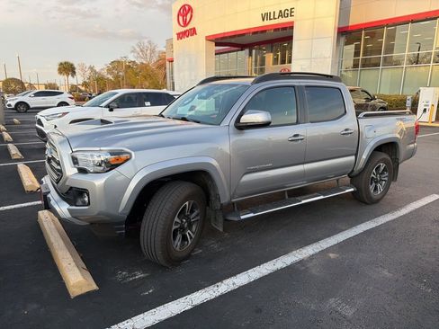 Used 2017 Toyota Tacoma TRD Sport w/ Tow Package image 1
