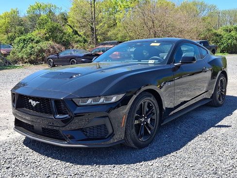 Used 2024 Ford Mustang GT RWD image 3