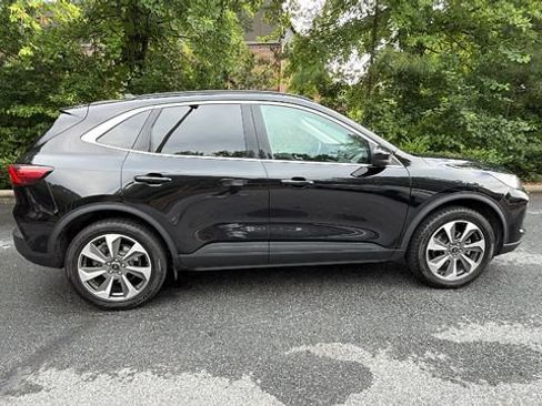 Certified 2024 Ford Escape Platinum AWD/4WD image 9