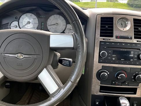 Used 2008 Chrysler 300 Touring RWD image 19