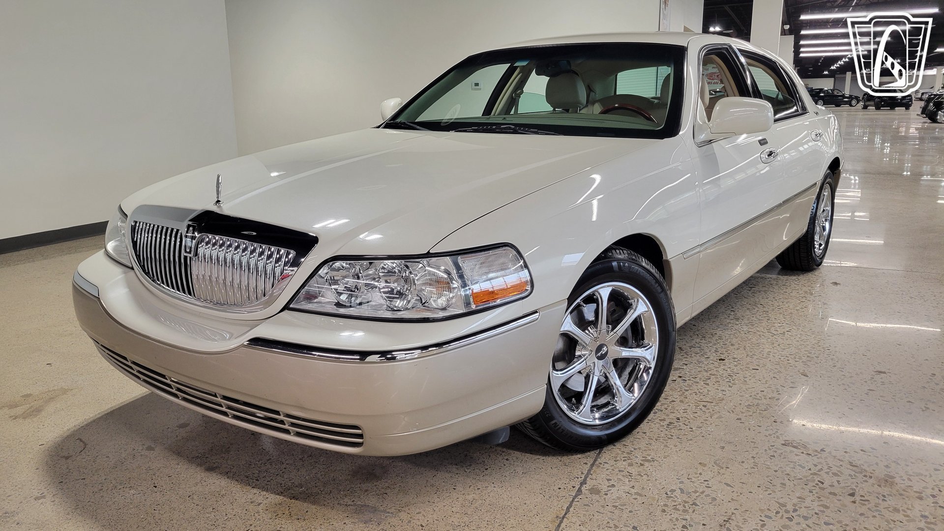 Used 2005 Lincoln Town Car Signature Limited RWD image 19