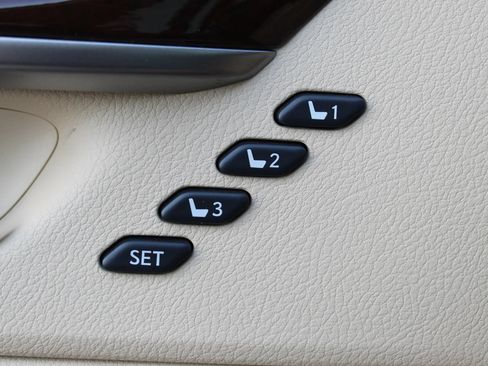 Used 2015 Lexus ES 350 w/ Luxury Package FWD image 13