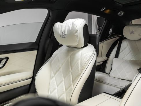 Used 2024 Mercedes-Benz Maybach S 680 4MATIC image 11
