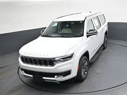 Used 2024 Jeep Wagoneer L Series II w/ Flexible Seating Group image 28