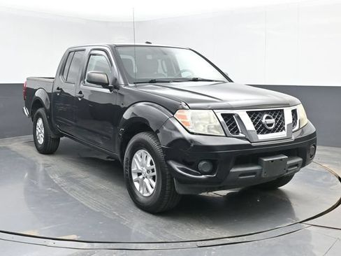 Used 2015 Nissan Frontier SV AWD/4WD image 2