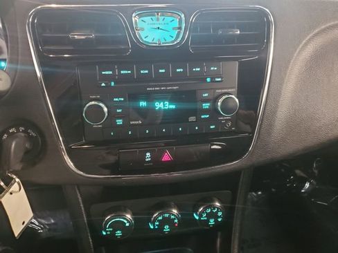 Used 2013 Chrysler 200 Touring FWD image 19
