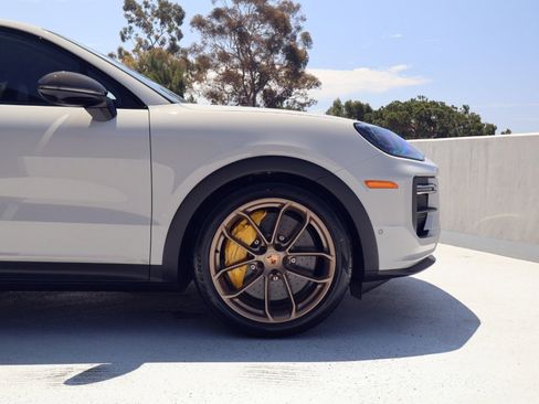 New 2026 Porsche Cayenne Turbo GT AWD/4WD image 11