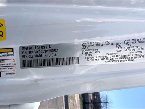 Used 2025 Jeep Wrangler Willys image 28