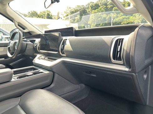 Used 2025 Ford Expedition Max Active RWD image 18