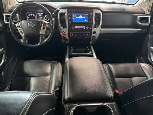 Used 2017 Nissan Titan PRO-4X w/ Pro-4x Convenience Package AWD/4WD image 39