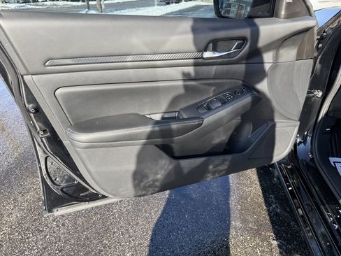 Used 2024 Nissan Altima 2.5 SV image 16