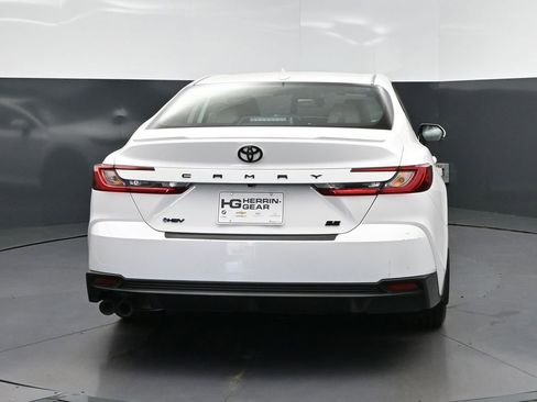 Used 2025 Toyota Camry SE w/ Convenience Package image 6