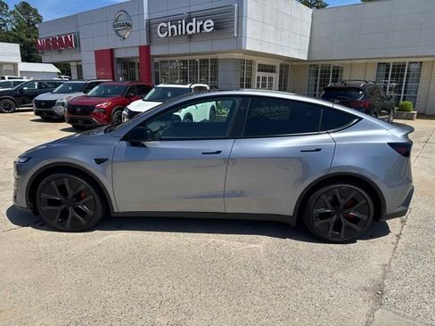 Used 2026 Tesla Model Y Performance AWD/4WD image 2