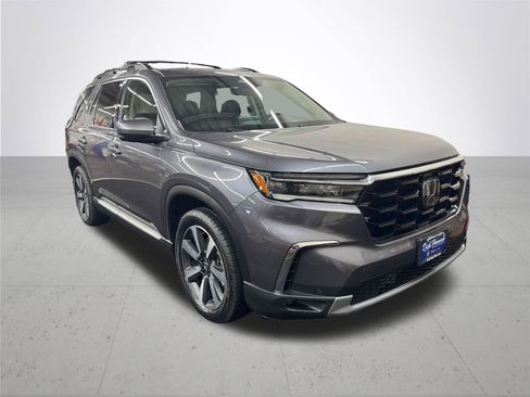 Used 2023 Honda Pilot Touring image 9