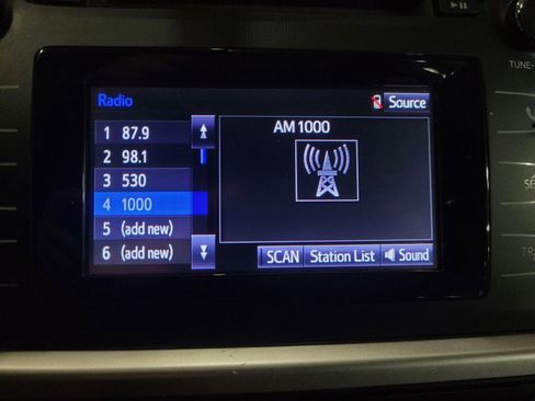 Used 2015 Toyota Highlander LE image 25