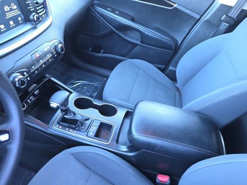 Used 2019 Kia Sorento LX image 30