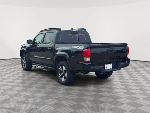 Used 2017 Toyota Tacoma TRD Sport w/ Tow Package (A/T) AWD/4WD image 5