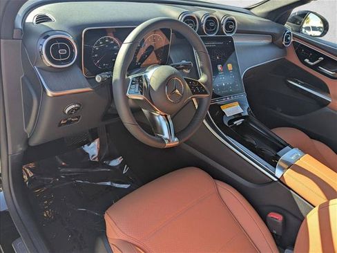 Used 2026 Mercedes-Benz GLC 300 image 3