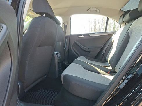 Used 2017 Volkswagen Jetta S w/ Jetta S Cold Weather Package image 10