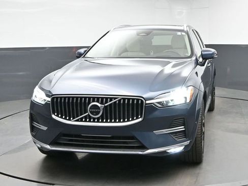 Used 2023 Volvo XC60 B5 Ultimate w/ Protection Package Premier AWD/4WD image 3