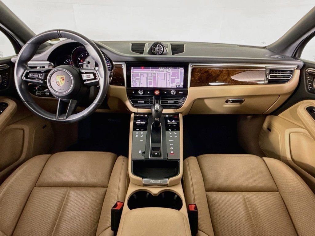 Certified 2024 Porsche Macan AWD/4WD image 11